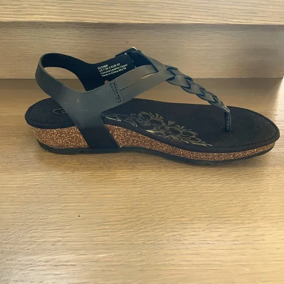 Aetrex Harper Adjustable Slingback Thong in Black *Brand New In Box* - Picture 3 of 5